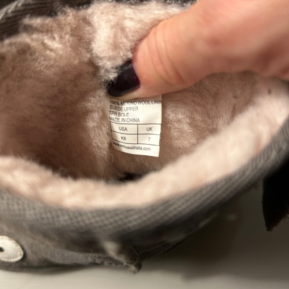 Emu Toddler Shark Boots - size 7 - Picture 2 of 3